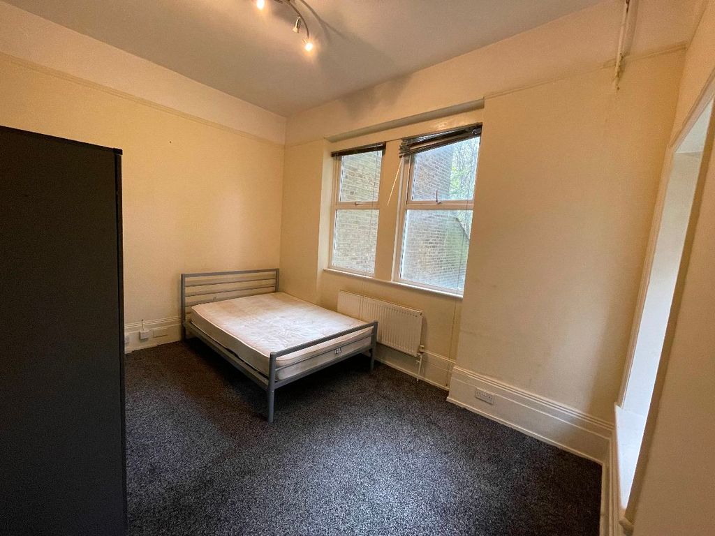 Property photo 1 of 4 Studio Flat For Rent