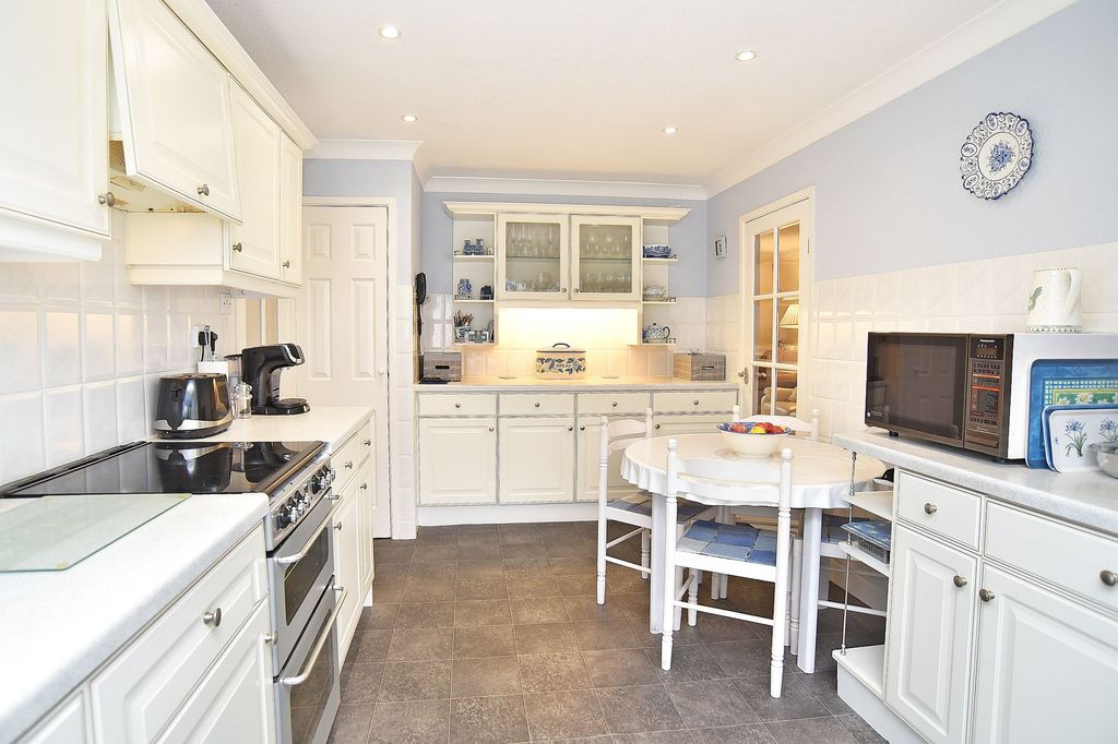 Property photo 3 of 18