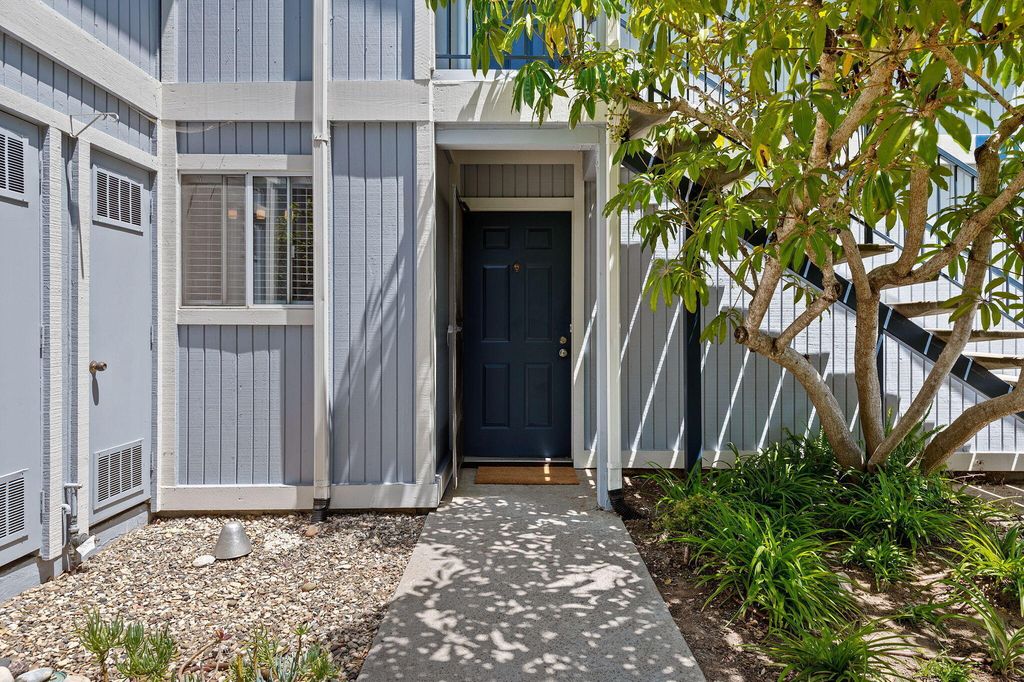 Property photo 1 of 2