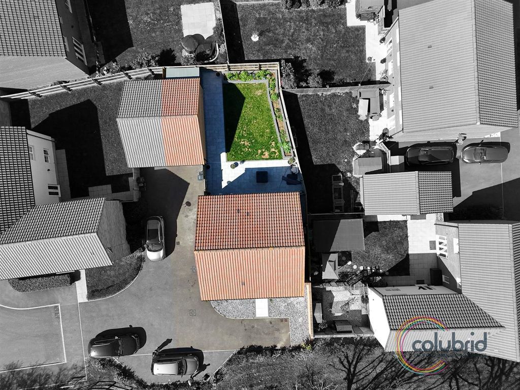 Property photo 2 of 24