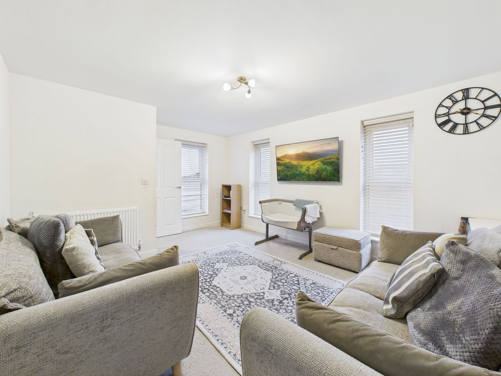 Property photo 2 of 12 Lounge