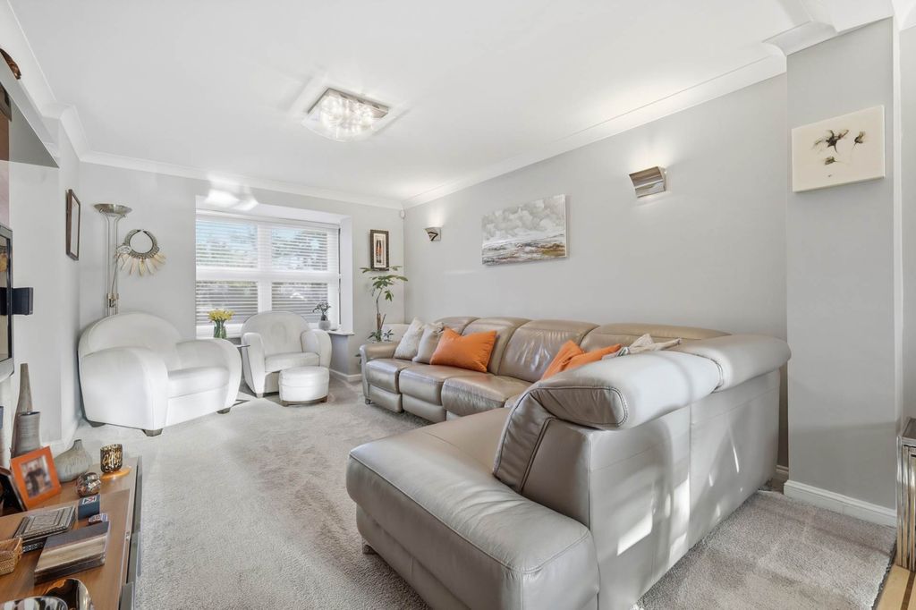 Property photo 2 of 35