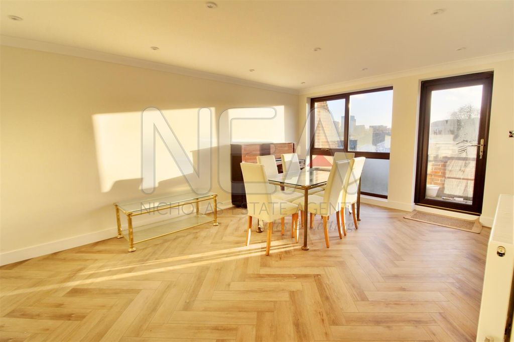 Property photo 3 of 25 Living Room