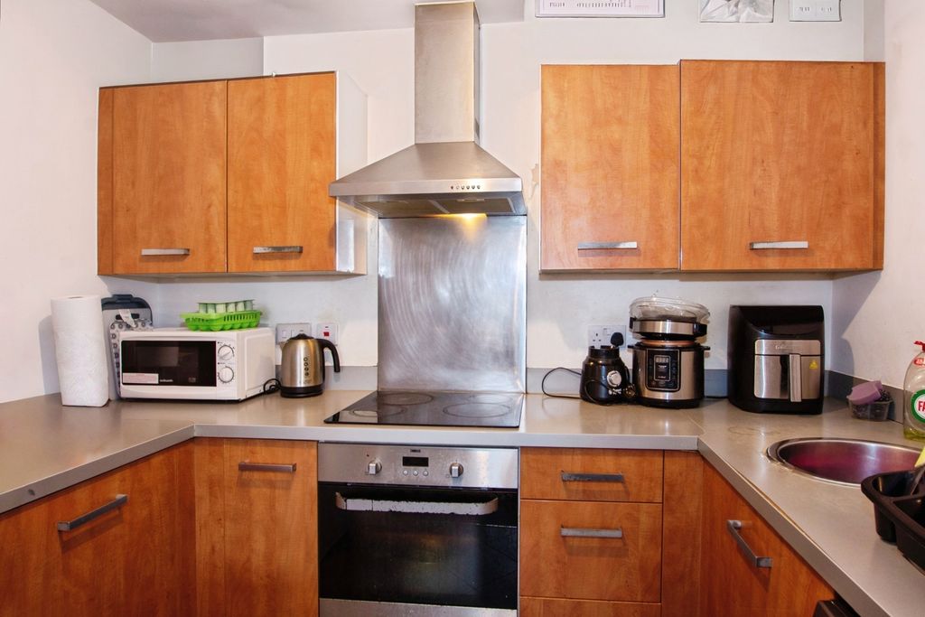 Property photo 3 of 18 Pbox-Img.Jpg