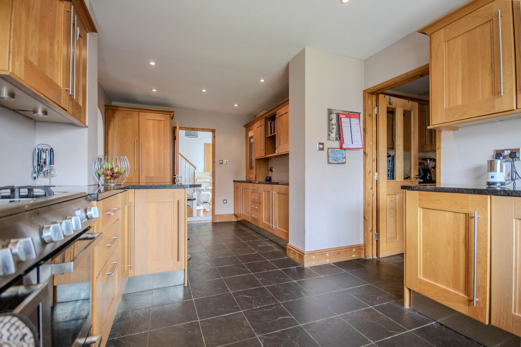 Property photo 3 of 30