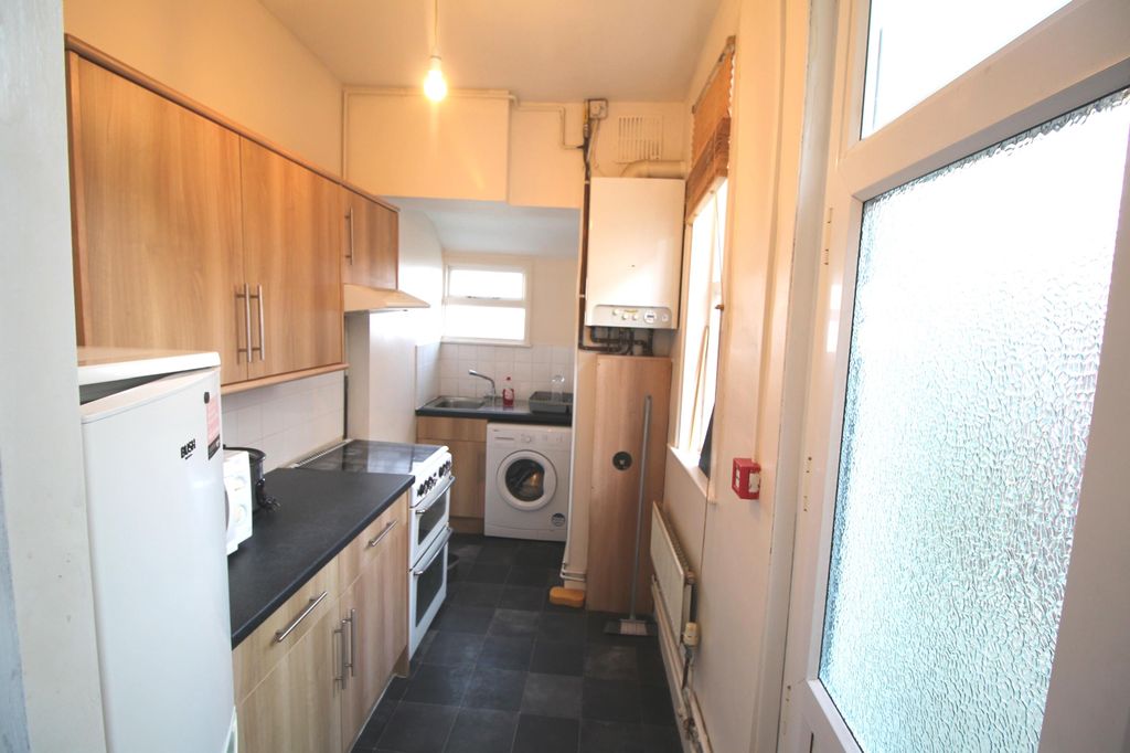 Property photo 2 of 4 Kitchen