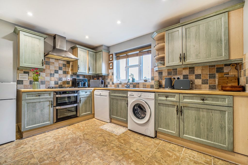 Property photo 3 of 20 5524353