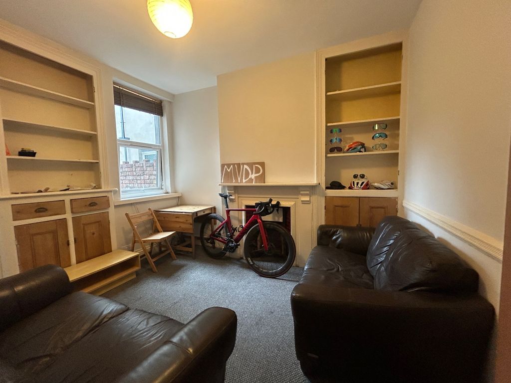 Property photo 1 of 7 c794d6B8-1Ed6-4Fc4-Bd2E-c258E2310850