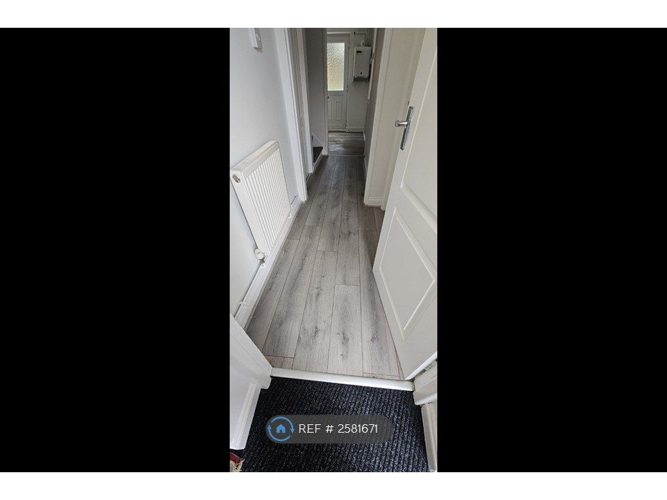 Property photo 2 of 28 Hallway