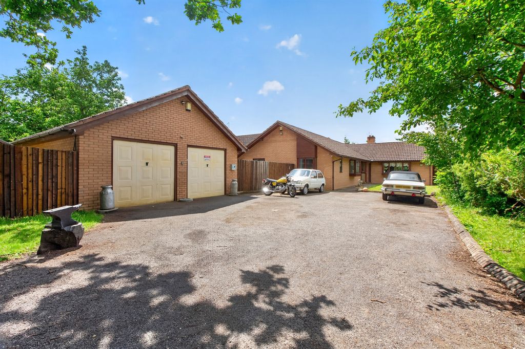 Property photo 3 of 34