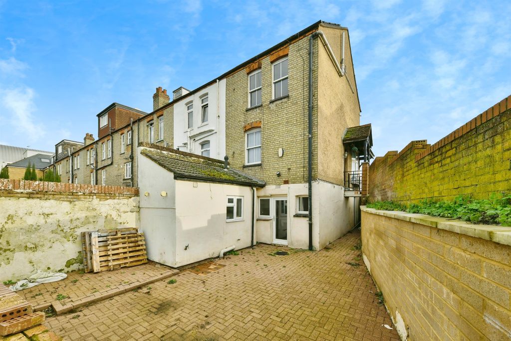 Property photo 2 of 21