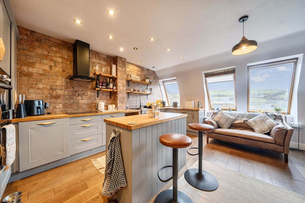 Property photo 2 of 30 Kitchen