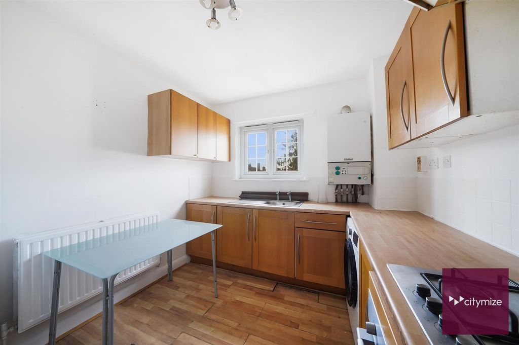 Property photo 2 of 14 Kitchen