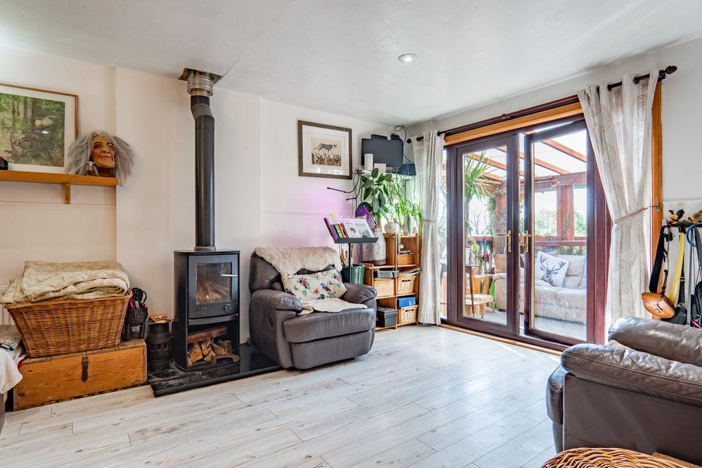Property photo 2 of 33