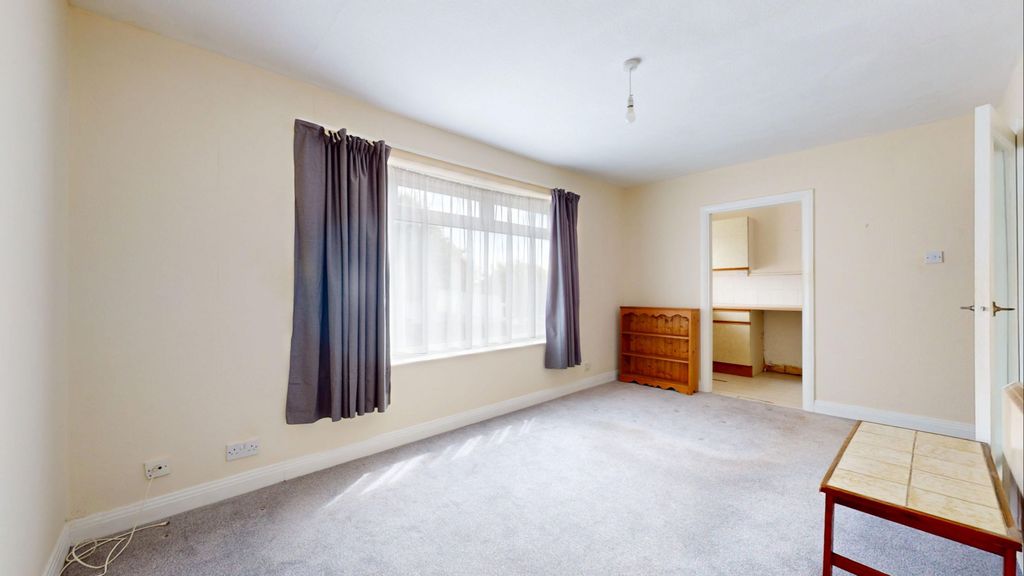 Property photo 2 of 12 Flat 20, Benfield Court, Old Shoreham Road, Portslade, Brighton, Bn41 1Xt
