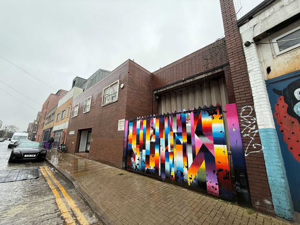 Property photo 2 of 21