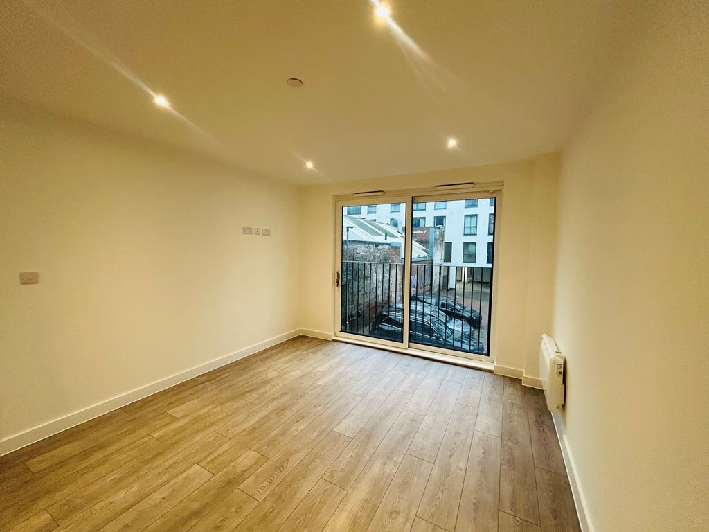 Property photo 2 of 6