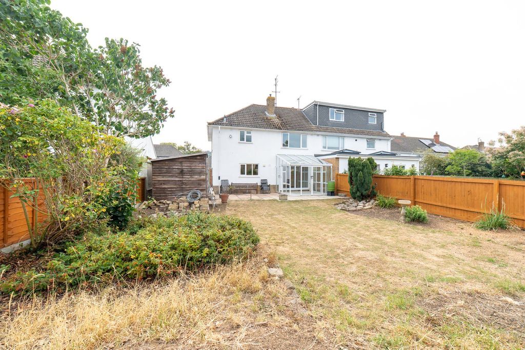 Property photo 2 of 23