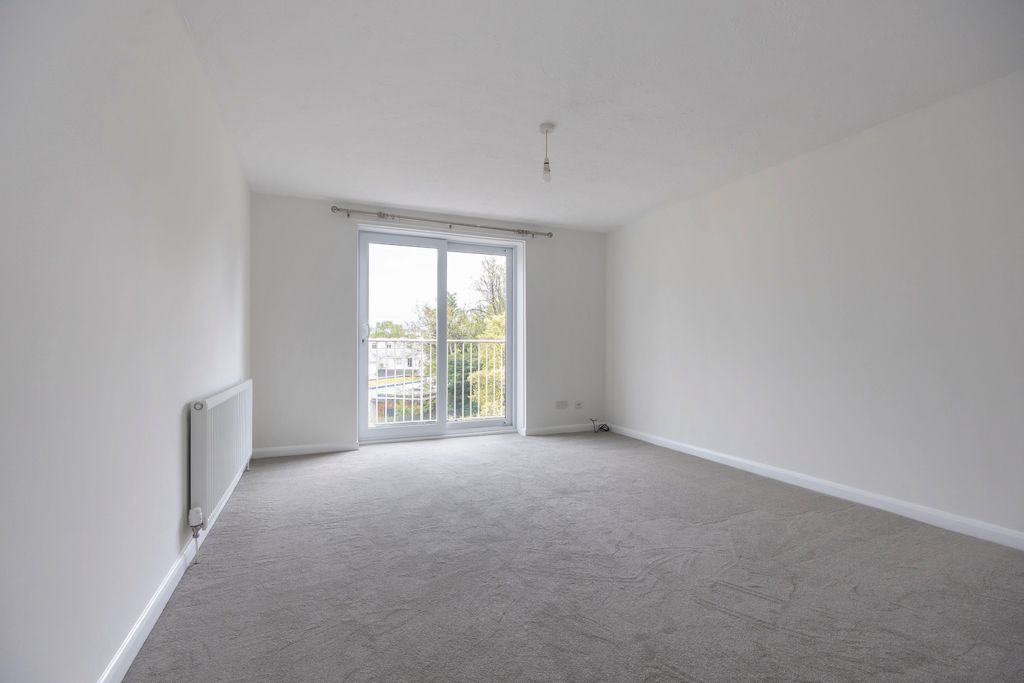 Property photo 3 of 8 Christ Church Rd-04