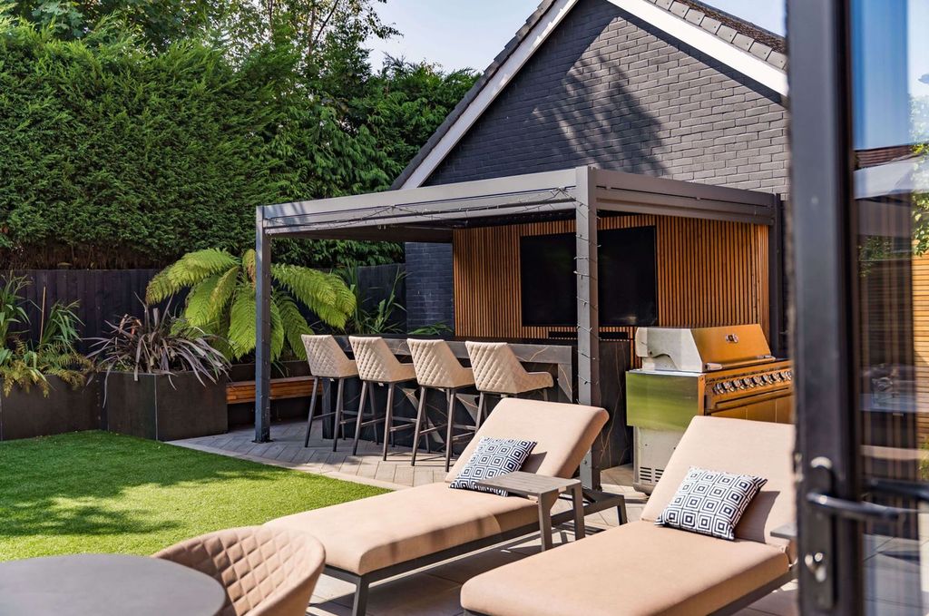 Property photo 3 of 43