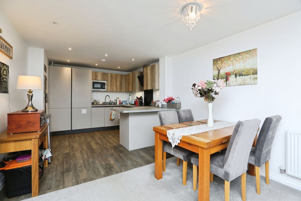 Property photo 3 of 10 Pbox-Img.Jpg