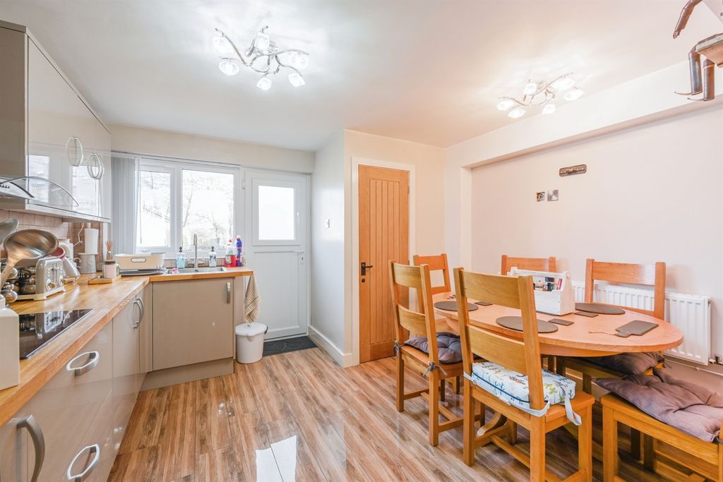 Property photo 2 of 16 Kitchen Diner: