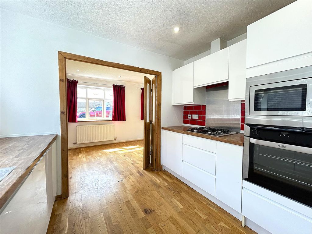 Property photo 3 of 14 Kitchen