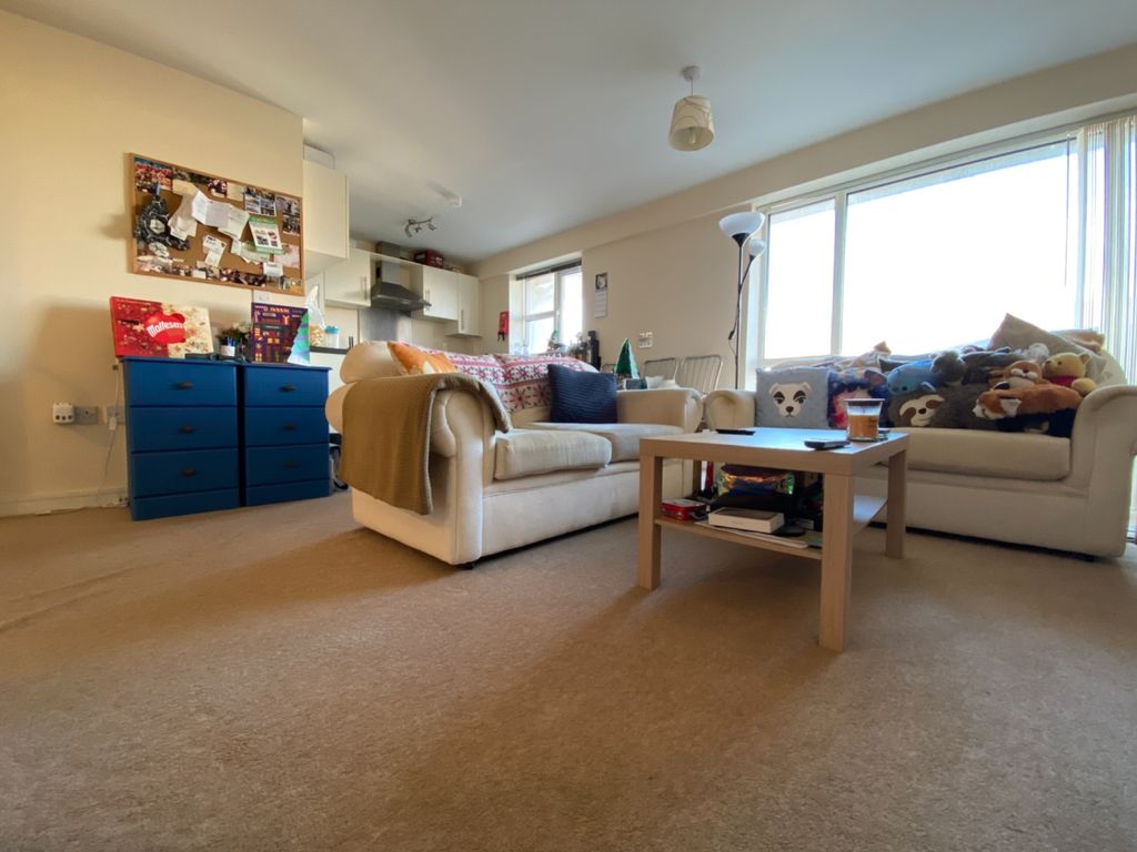 Property photo 2 of 8 12 Overstone Court Dec 21 (6)