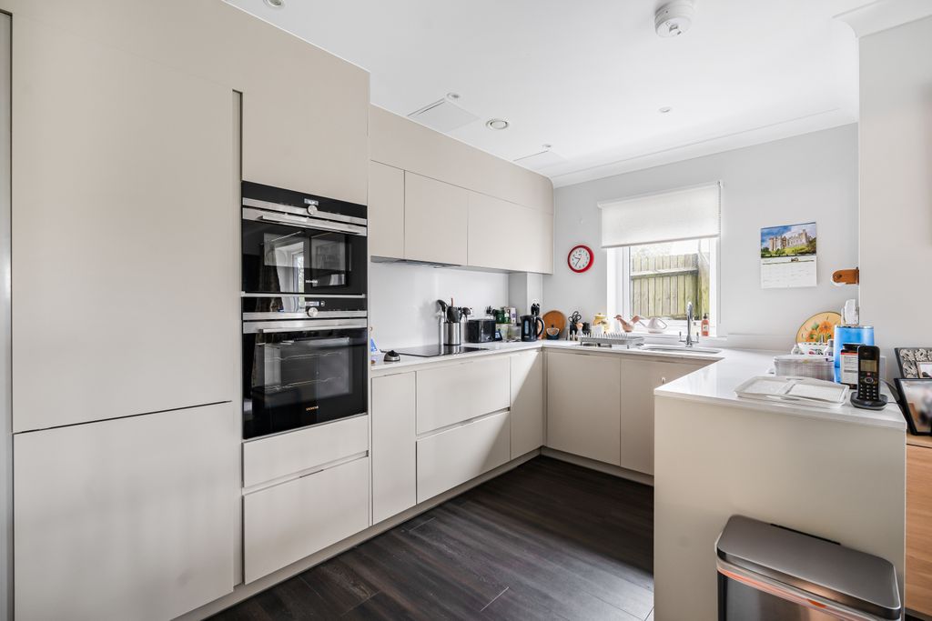 Additional image 8 of 2 bed flat for saleFarnham Road, Liss, Hampshire GU33