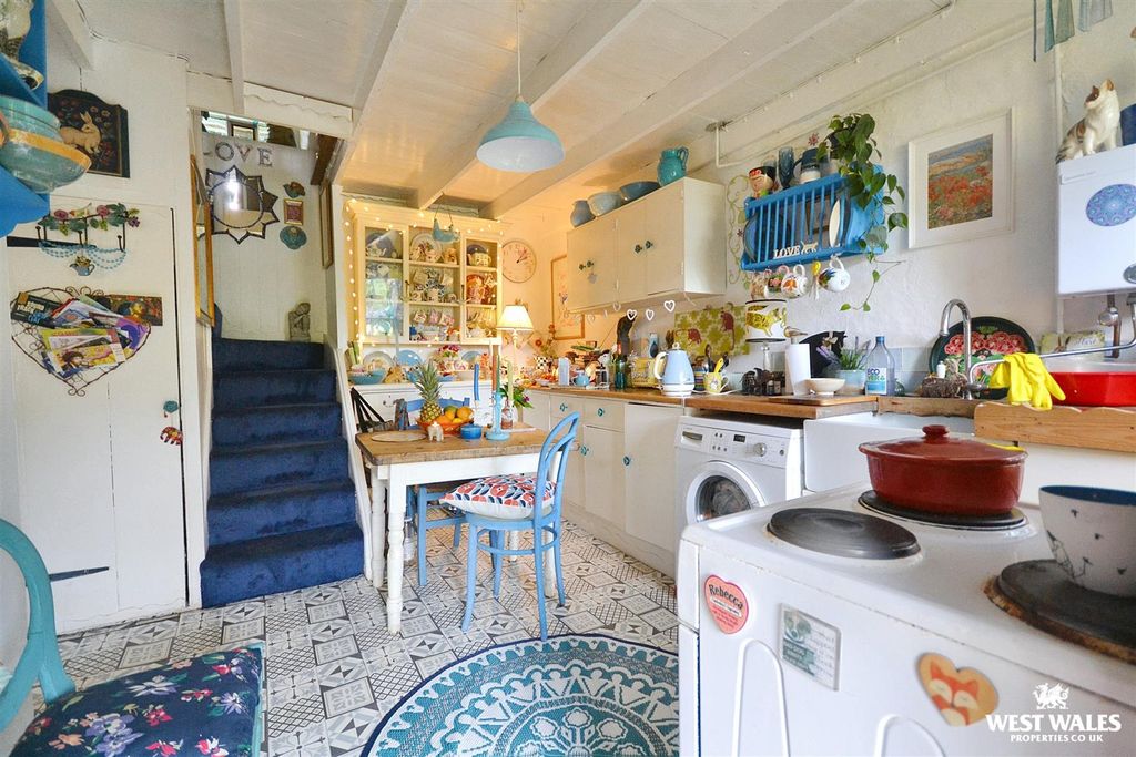 Property photo 3 of 26 Kitchen 3