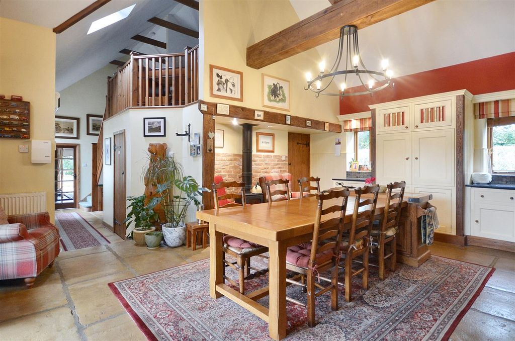Property photo 1 of 10 Kitchen/Dining Room