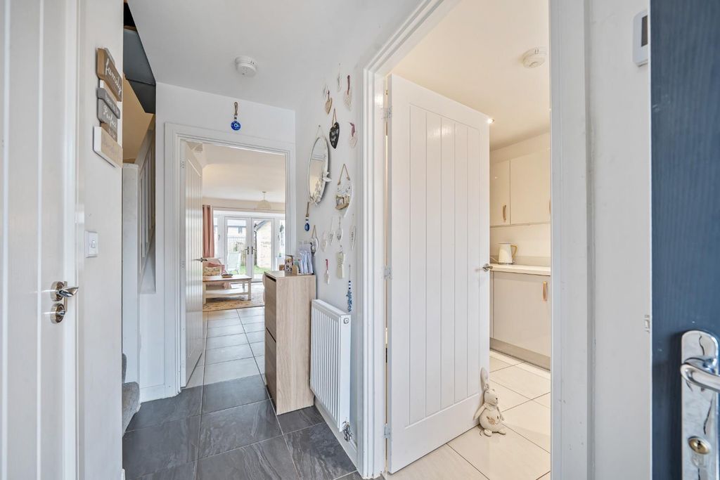 Property photo 2 of 15 Entrance Hall.Jpg