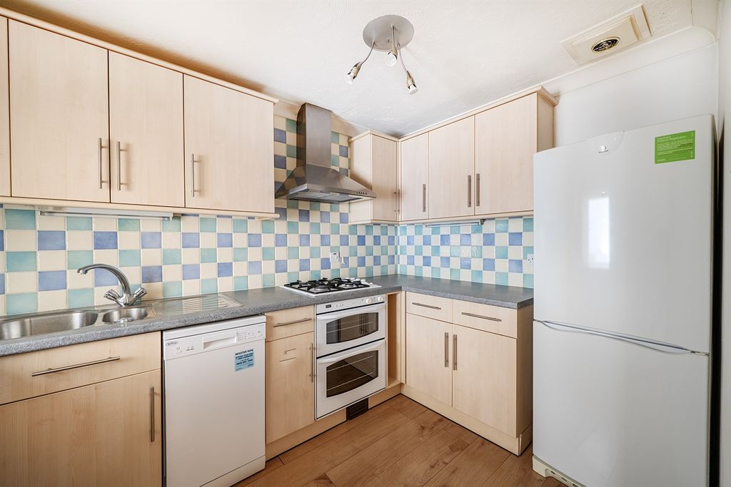 Property photo 3 of 7 Kitchen