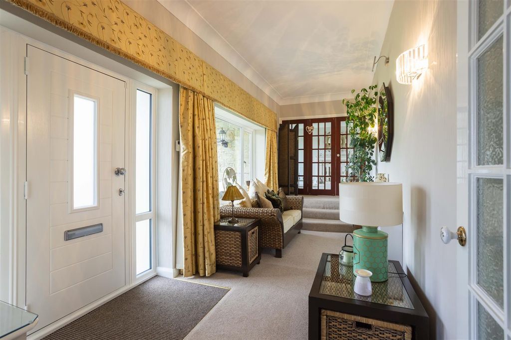 Property photo 3 of 23 00003.Jpg