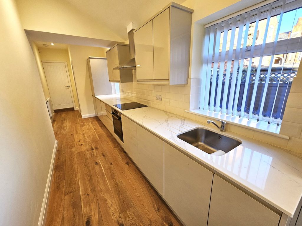 Property photo 2 of 20 Kitchen