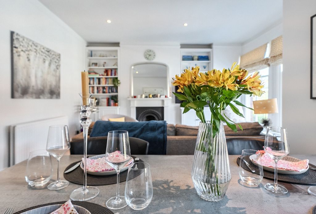 Property photo 2 of 16 1458703-19-6A02Fb...