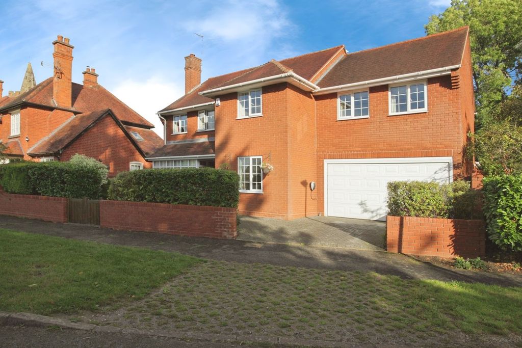 Property photo 1 of 32