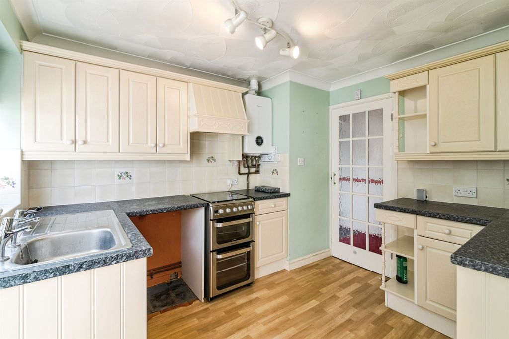 Property photo 2 of 17