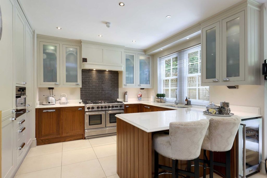 Property photo 2 of 22 Picture No. 08