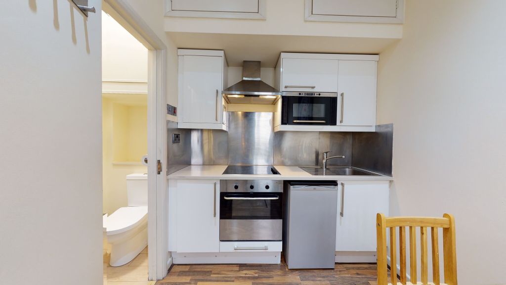 Property photo 2 of 7 Kitchen