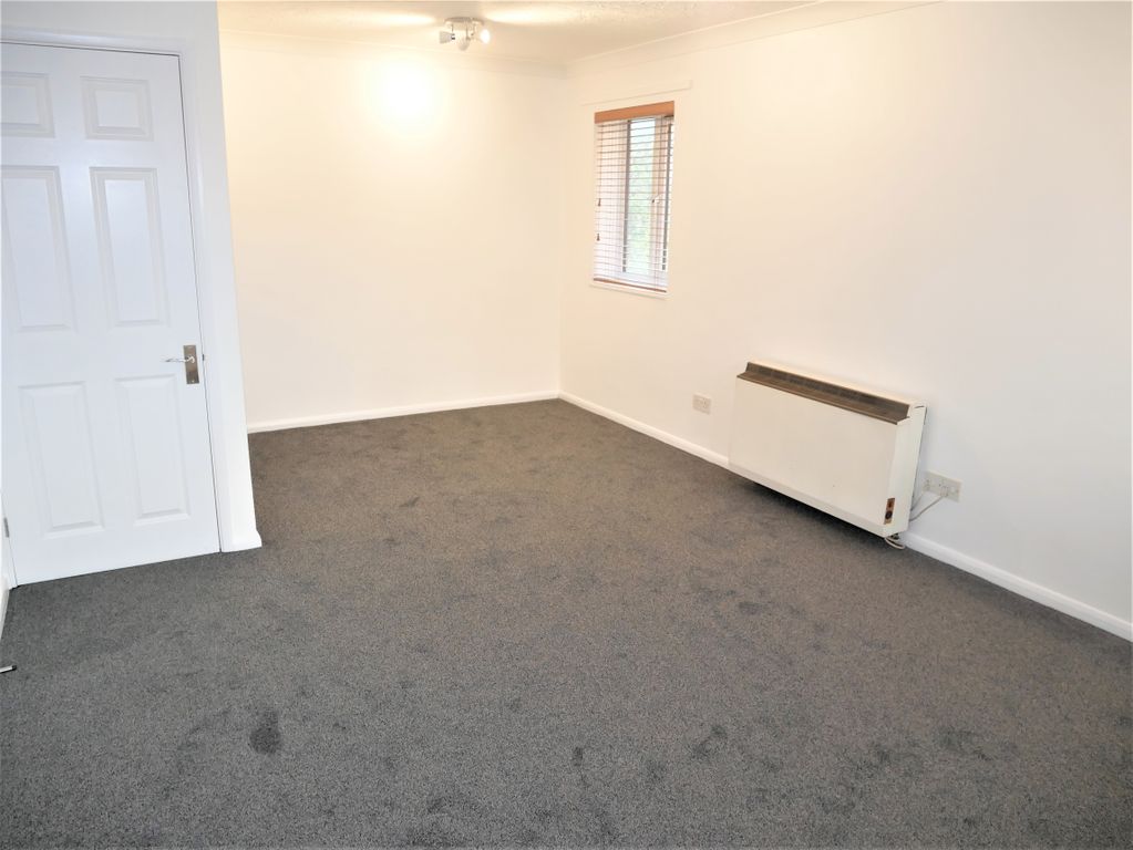 Property photo 2 of 8 Living Room