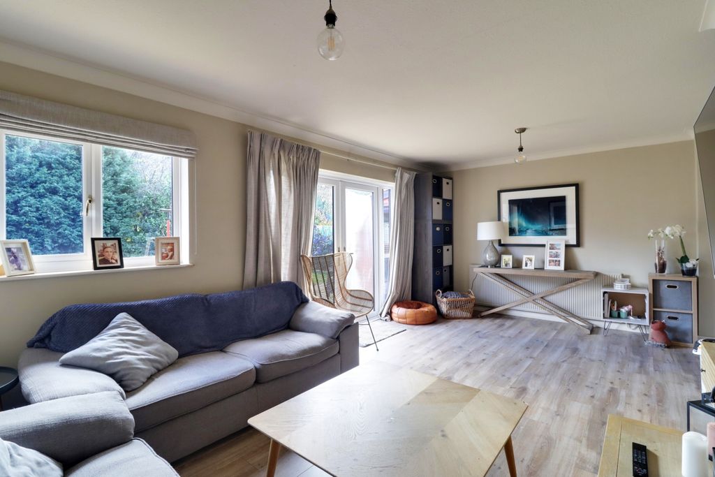 Property photo 3 of 34 Lounge