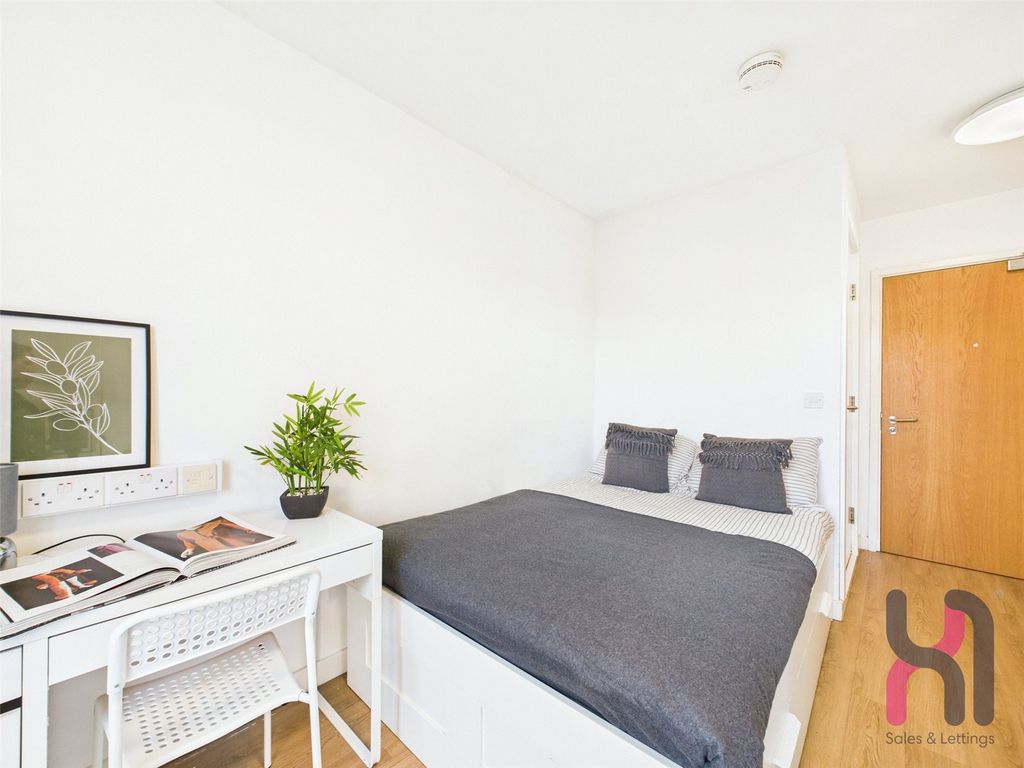 Property photo 3 of 8 Picture No. 06