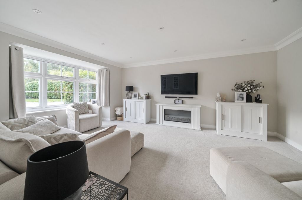 Property photo 2 of 19 1526778-1-6Aba44B...