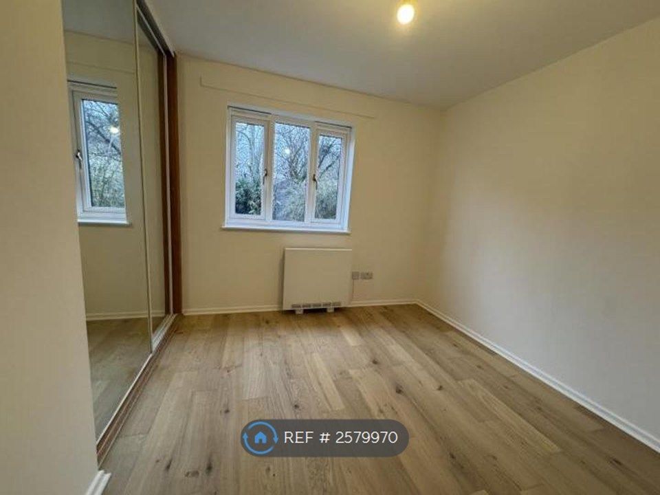 Property photo 3 of 8 Bedroom