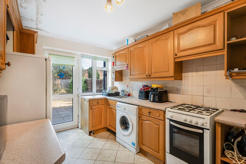 Property photo 3 of 9 Kitchen