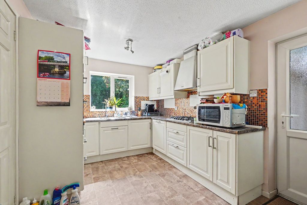 Property photo 3 of 25