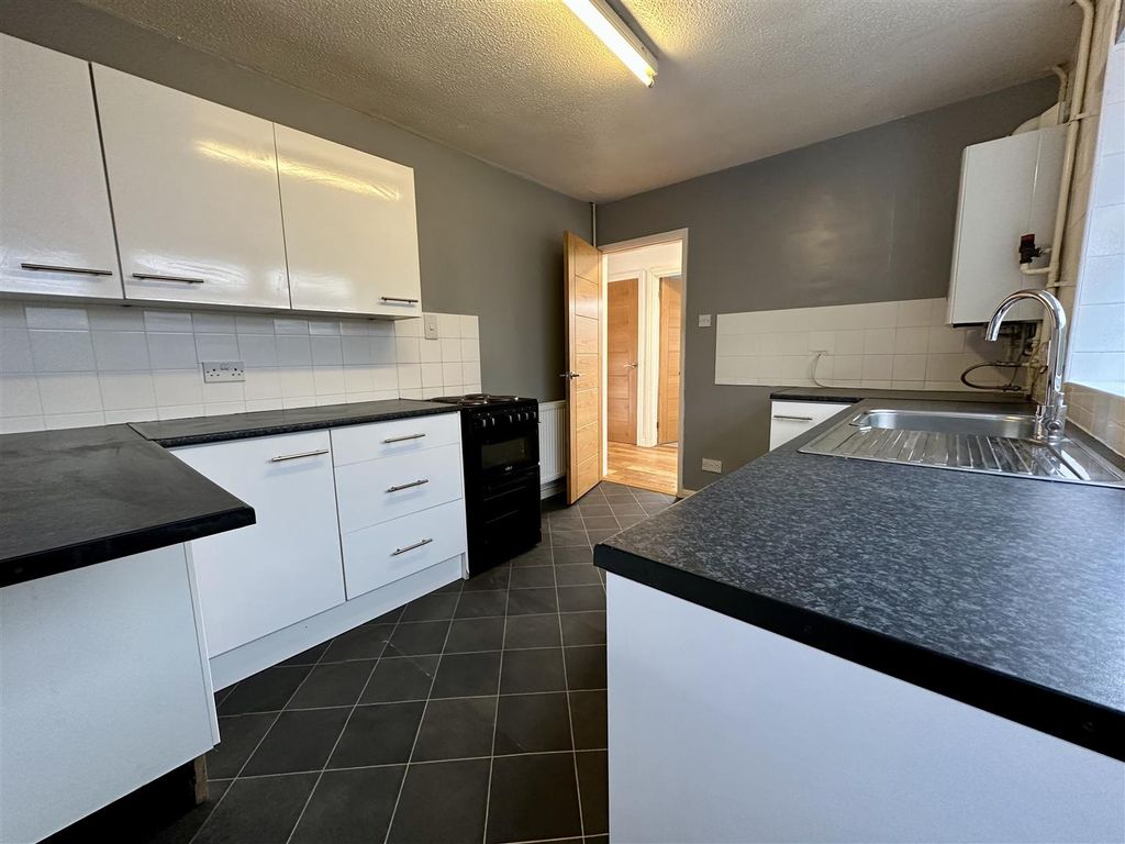 Property photo 3 of 14 Kitchen