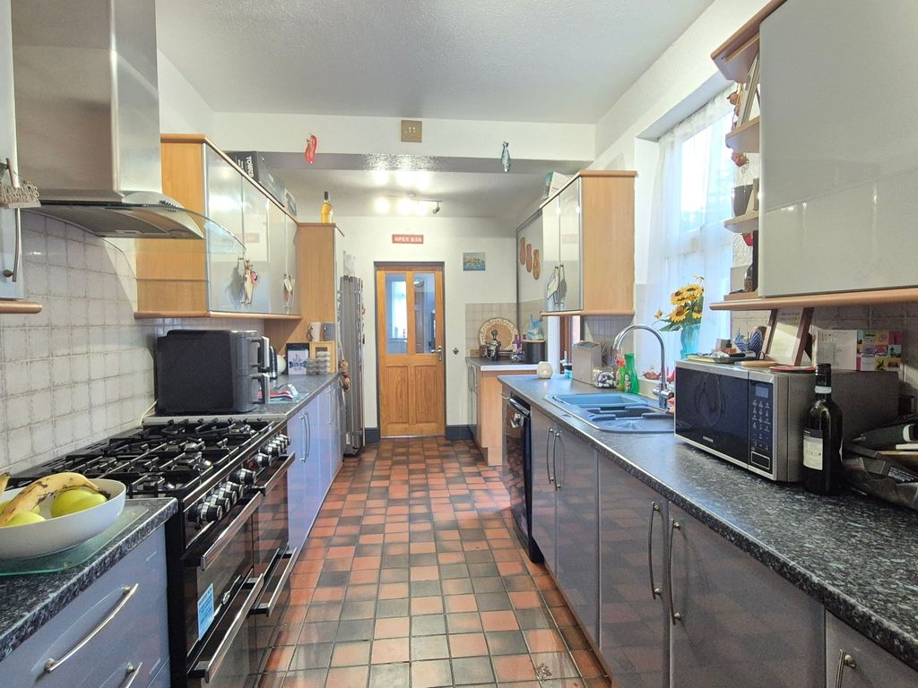 Property photo 2 of 19 Kitchen