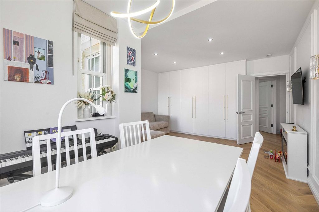 Property photo 3 of 11